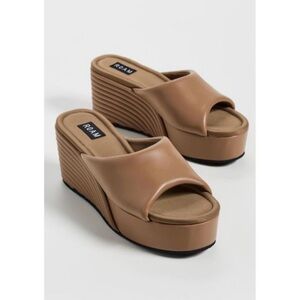 Tan ROAM Platform Wedge Slide Sandals with Ribbed Heel—BNIB 🎁